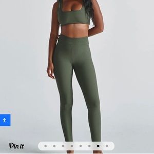 Olive Micro Scrunch Classic Leggings NWOT.